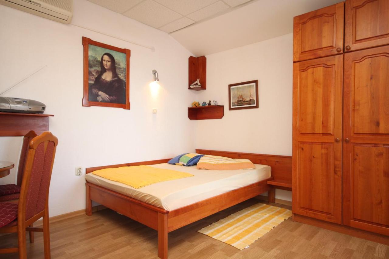 Apartments With A Parking Space Preko, Ugljan - 8224 ภายนอก รูปภาพ