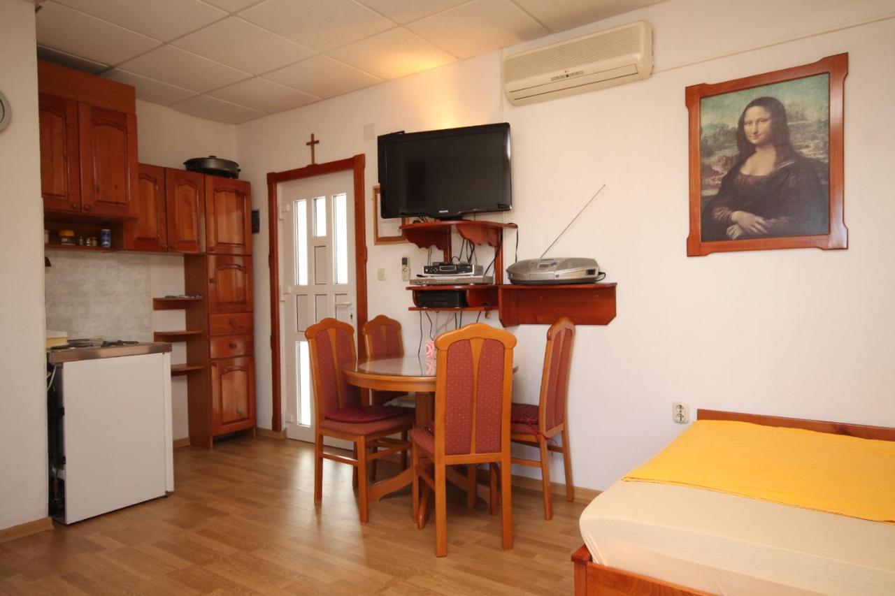 Apartments With A Parking Space Preko, Ugljan - 8224 ภายนอก รูปภาพ